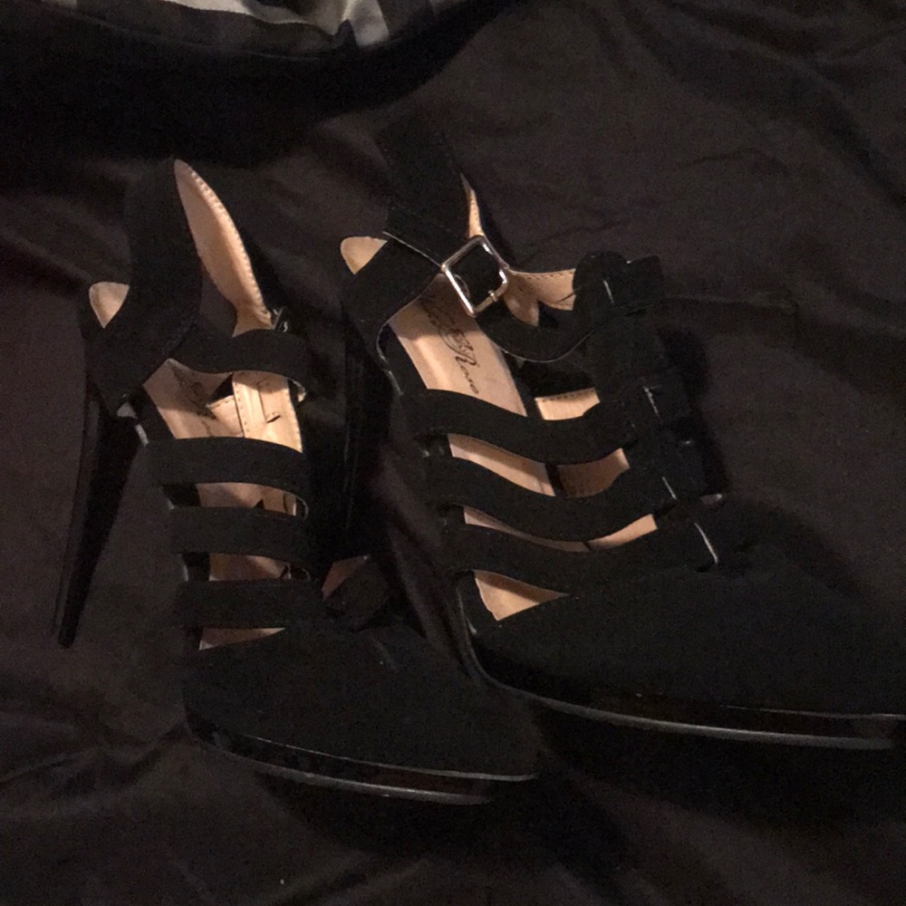 Heels - Picture 2 of 3